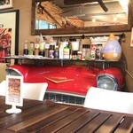 宍倉精肉店 - 不思議な店内２