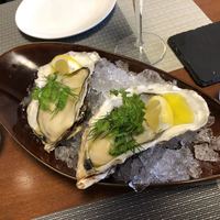 トラットリア イル レガーロ - かき 900円。レモン絞って食べました