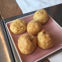 Benoit Alain Ducasse - シューのような軽い食感