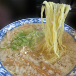 ゆきみ家 - 背油入り塩ラーメン700円。