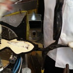 一匹一匹、丁寧に焼かれます。天然モンです！