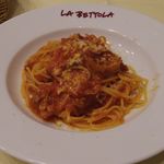 ラ・ベットラ・ダ・オチアイ - プーリア風 生ハム カチョカヴァロチーズ入りトマトソーススパゲッティ