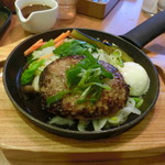 Kokosu - プレミアムハンバーグ 鍋スタイル～八丁味噌ソースと温野菜～