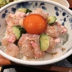 めしの助 - 甲殻丼の全景（ネギ抜き）