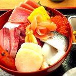 浜焼き海鮮居酒屋 大庄水産 - ランチの海鮮丼 950円