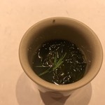 鮓 きずな - 徳島蒸し鮑と青森あおさのり、九十九里浜蛤の出汁で