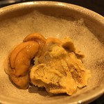 鮓 きずな - 釧路塩水馬糞雲丹、由良黒雲丹