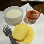 豊栄 - デザート（杏仁豆腐、いちごの桂花陳酒漬け、ココナツパウンドケーキの蒸しと焼き）