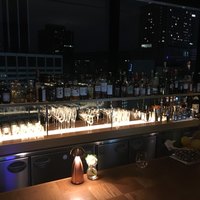 銀座カシータ - バックバーと背後に広がる夜景