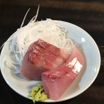 大衆料理　川治 - 小刺 手前ひらまさ、奥ぶり