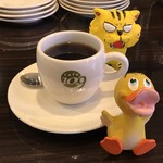 Kafe Ichi Maru Kyuu - 先にコーヒーが出て来て、ホットサンド待ち