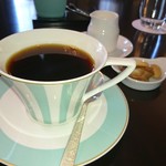東京ステーションホテル ロビーラウンジ - ブルーマウンテンブレンドコーヒー             パイ、クッキー、コーヒーナッツ