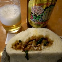 横浜中華街 北京飯店 - ﾋﾞｰﾙと五目肉まん