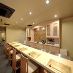 京料理 加茂川 - カウンターでは本格割烹の風情が味わえます