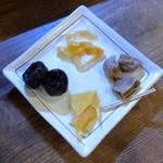 灯 - ドライフルーツ盛り合せ