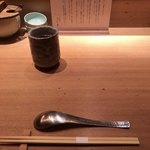 日本橋海鮮丼 つじ半 - 2018.4.1  落ち着いたカウンター