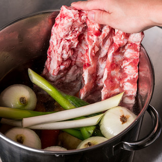 Overwhelming deliciousness: Shigoku Dashi (pork bone-based soup stock)