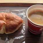 Pita Pan - 買ったパンを店内で食べるとコーヒーが無料で飲めます。