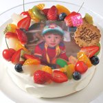 ハピネス - 料理写真:お子様のお誕生日や七五三、成人式のお祝いや結婚式等にインパクトがあって喜ばれる写真プリントのケーキはいかがですか？別途デザイン料+５００円より