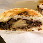 おやきカンパニー - たけのこ麻婆のおやきの断面