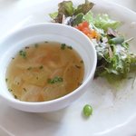 女性が輝くレストランKandy - ランチセットのスープとサラダ