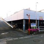 Sagamihara 欅 - お店の前の小道を入り、小さな交差点を２つ渡った先、左手にこの立体駐車場があります。２階の右後ろ奥に２台分。