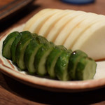 鳥茂 - 箸休め（胡瓜浅漬け、かぶ糠漬け）