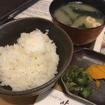 とんかつ専門店萬 - ご飯と味噌汁