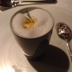 スペシャリテの卵、クルトン、りんご、いくら