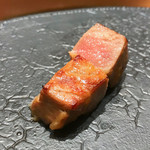 鮨しのぶ - 鮪のステーキ