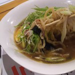 Inakaya - 1804_Inakaya-田舎屋-_Negi Ramen+Pork Katsudon@78,000Rp(ネギらーめん、豚カツ丼) 麺リフト。縮れ麺が美味しい！