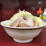 Ramen Jirou - 【2018.4.26】小ラーメン¥750+ブタ増し¥250 横からのショット。