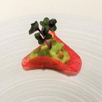 ロオジエ - 繊細な赤いビーツのアミューズ