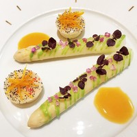 ロオジエ - フランス産ホワイトアスパラガス、花紫蘇とグリーンアスパラガスのクーリィ、