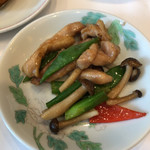 赤坂璃宮 - 鶏肉と屋サイン炒め物