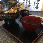 Oshokujidokoro Misawa - 上天丼定食、蓋が閉まりません