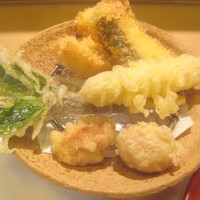 ひろ作 - 天ぷら（マナガツオ、ホワイトアスパラ、行者ニンニク、アピオス）