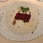 アンティカ オステリア デル ポンテ - 会津産馬肉のカルパッチョ グラナパダーノドDOPのクレーマとケッパーパウダー