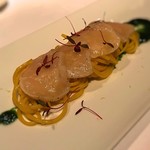 アンティカ オステリア デル ポンテ - マリネした帆立貝のタリオリーニ 海藻のソース