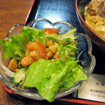 Tonkatsu Maruichi - 定食にはサラダがつきます