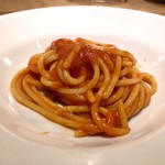 スガハラ - シンプルなトマトのスパゲッティ（アップ）
