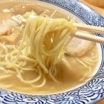 長州ラーメン万龍軒 - 麺は中太ストレート