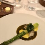 ラ クレリエール - グリーンアスパラガス、アワビ、ソースコライユ