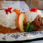 Wカレー780円…横から見た感じ、おっぱいに見えますか？