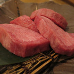 お肉屋 けいすけ 三男坊 - 厚切り牛タン