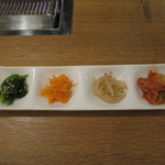 お肉屋 けいすけ 三男坊 - ナムルの盛り合わせ