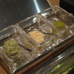 お肉屋 けいすけ 三男坊 - わさび、西洋わさび、柚子胡椒