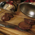 お肉屋 けいすけ 三男坊 - 厚切り牛タン