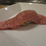 お肉屋 けいすけ 三男坊 - 高森和牛の一口炙り寿司