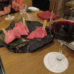 お肉屋 けいすけ 三男坊 - 日のお肉三種盛り（コウサンカク、ミズジ、マルカワ）